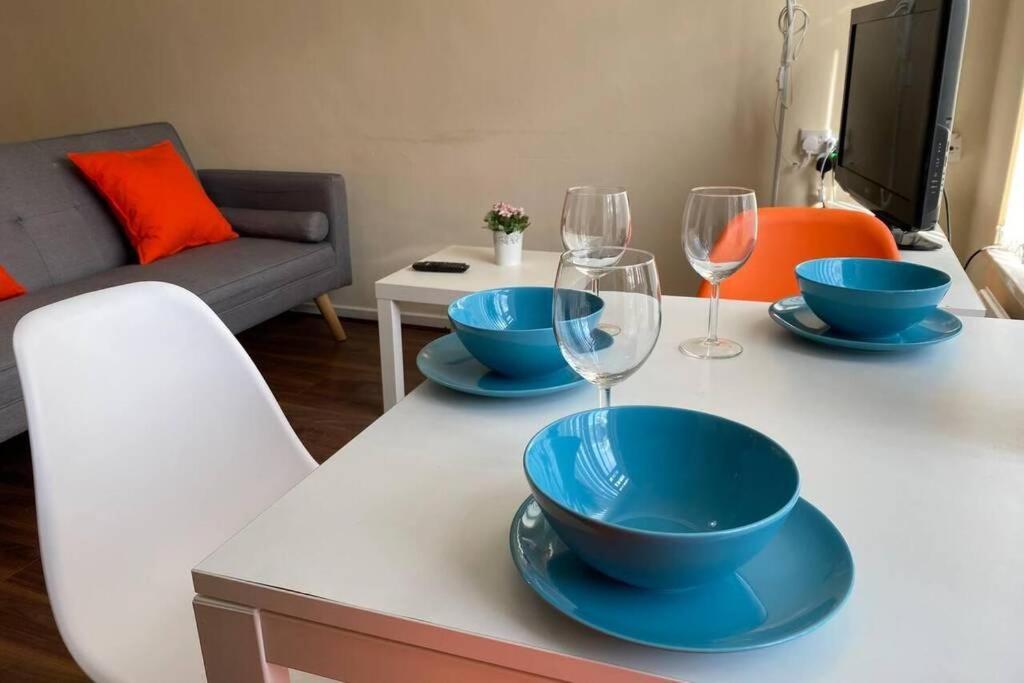 Conveniently Situated 1Bed Apt In Stretford Apartment Manchester Bagian luar foto