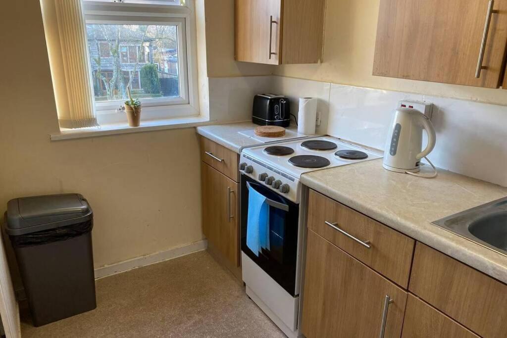 Conveniently Situated 1Bed Apt In Stretford Apartment Manchester Bagian luar foto